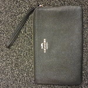 Coach Corner Zip Large Crossgrain Leather Wristlet Black ~ NWOT